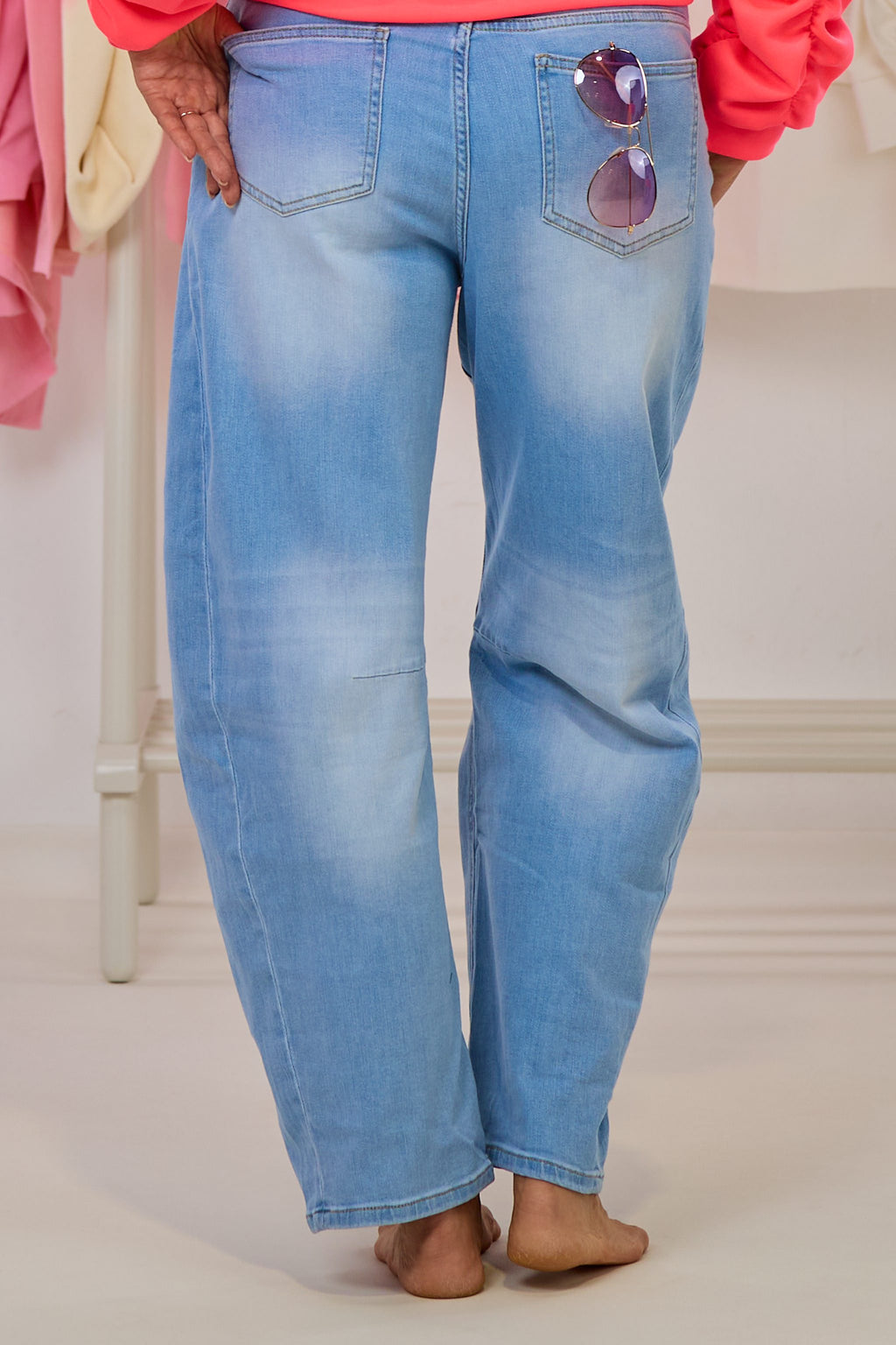 "Barrel"-Jeans, hell denim