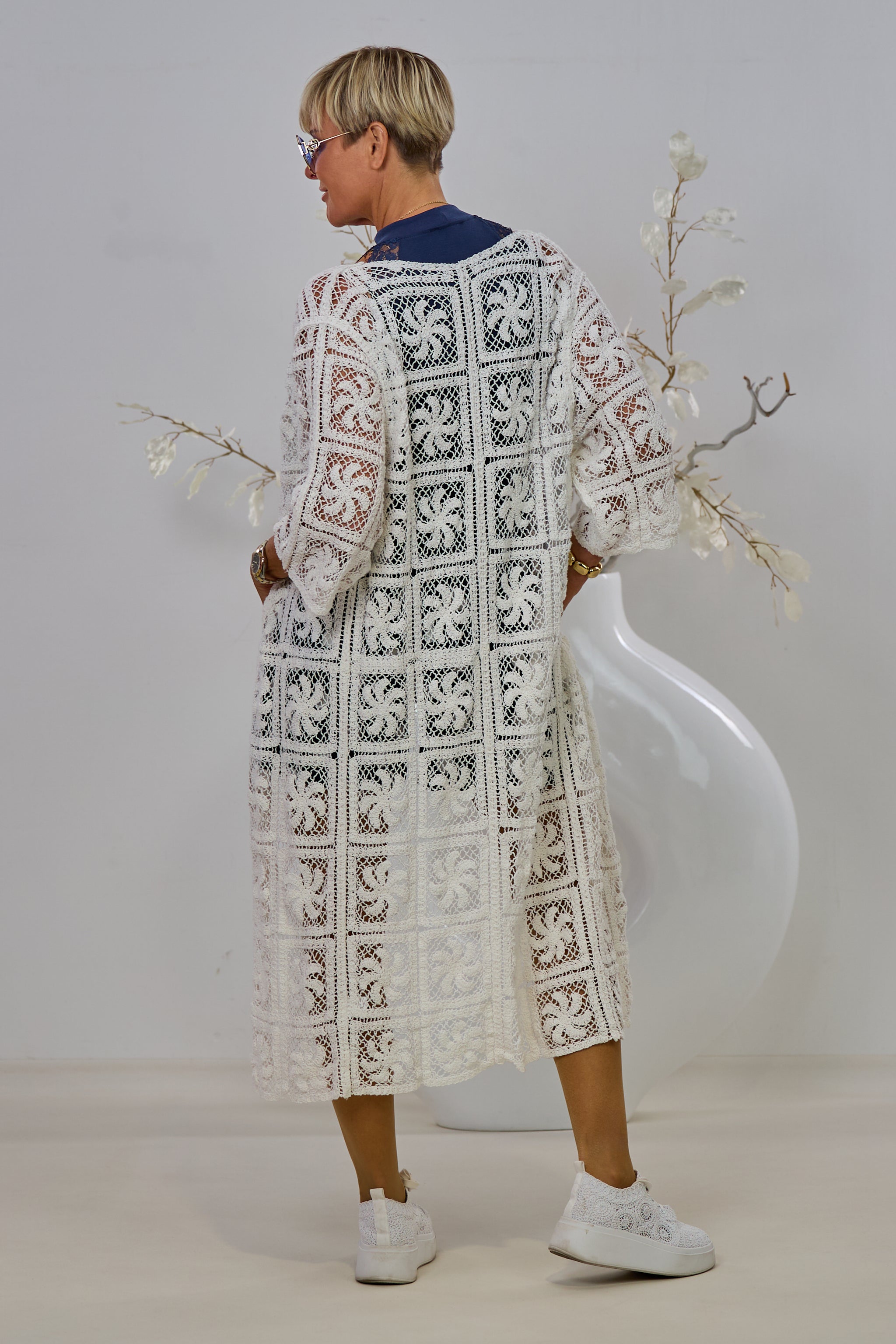 Lange Häkel-Strickjacke, weiß