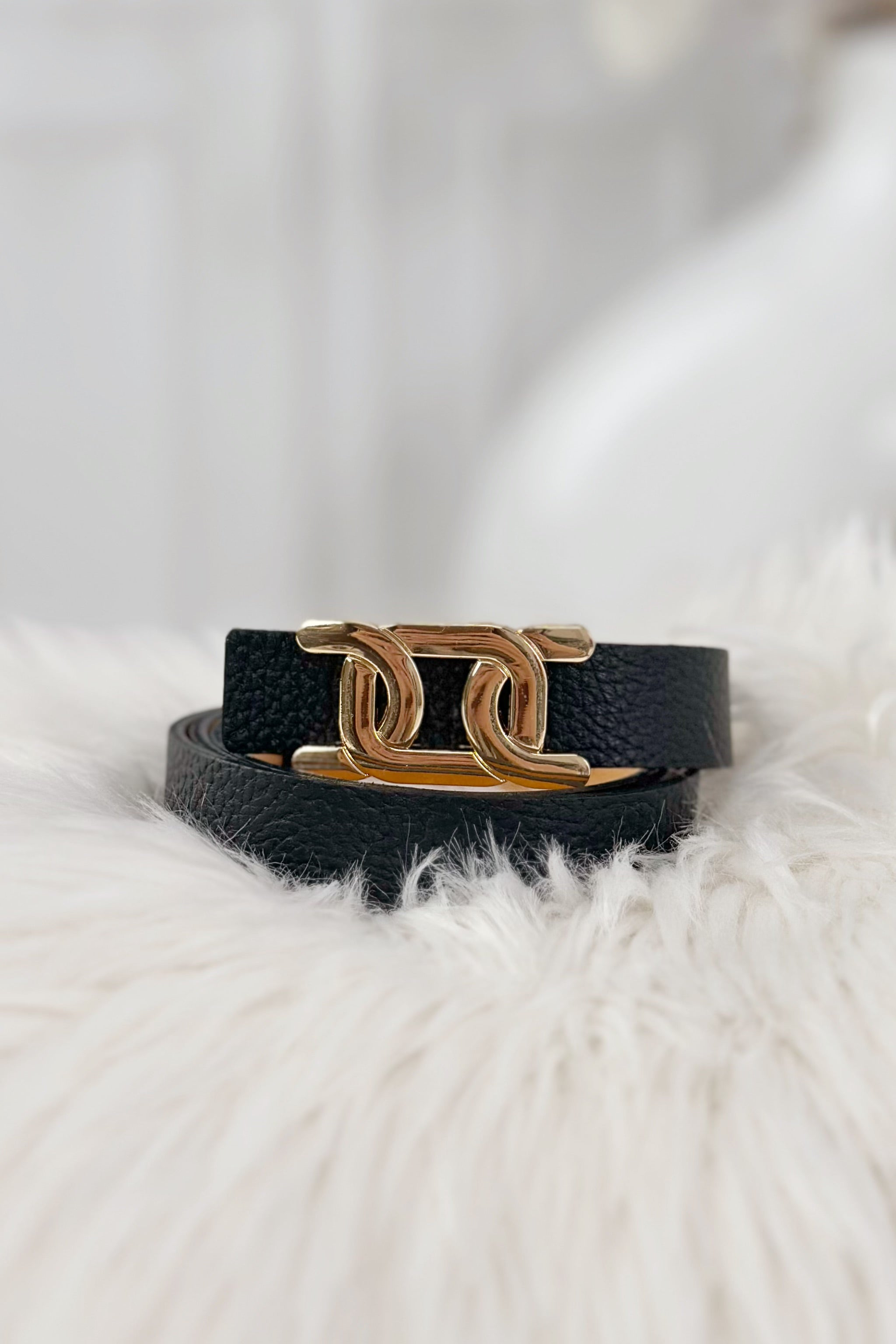 Schmaler Gürtel mit stylischer Schnalle, schwarz