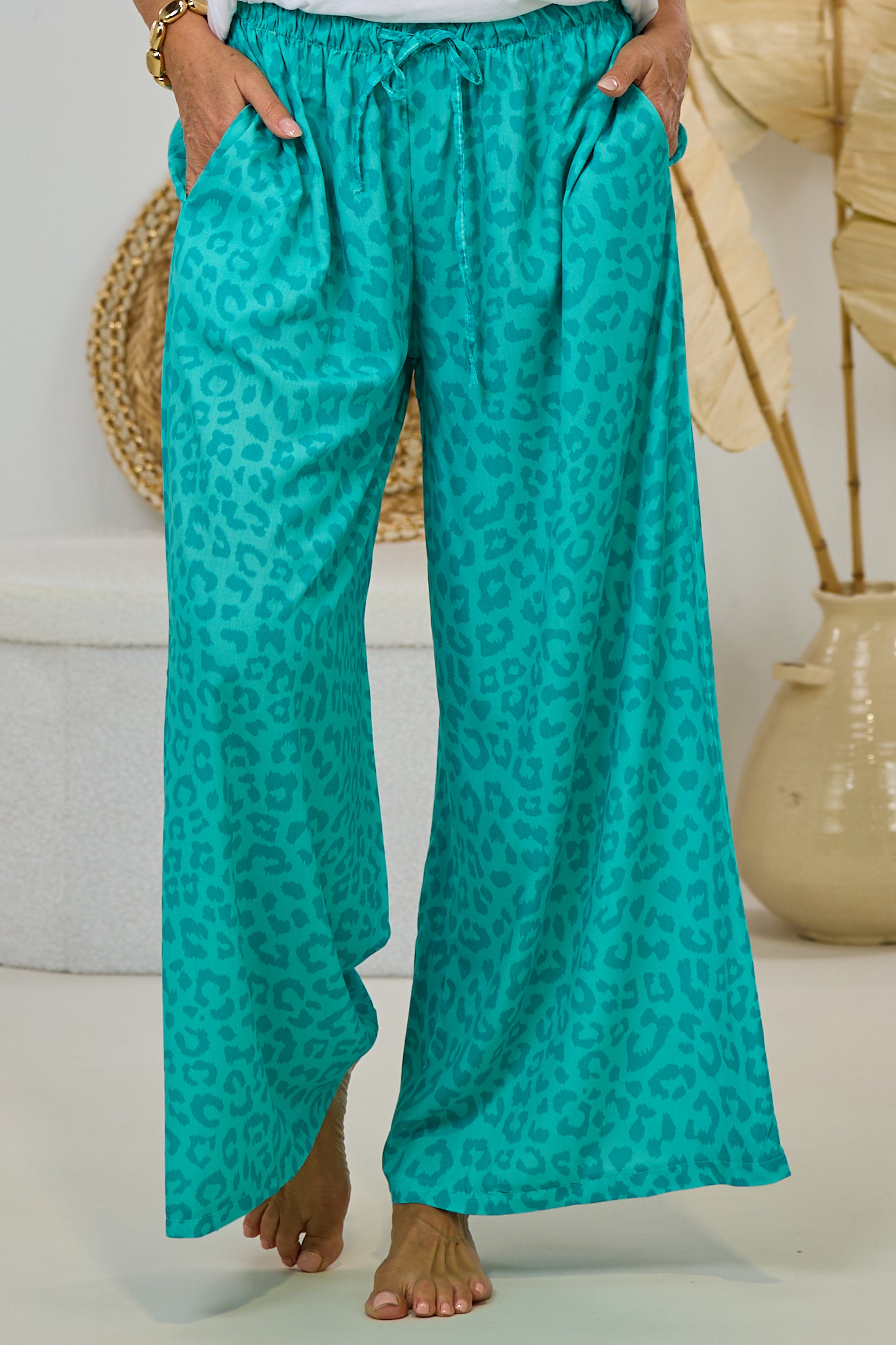 Sommerhose im Leo-Design, türkis-petrol
