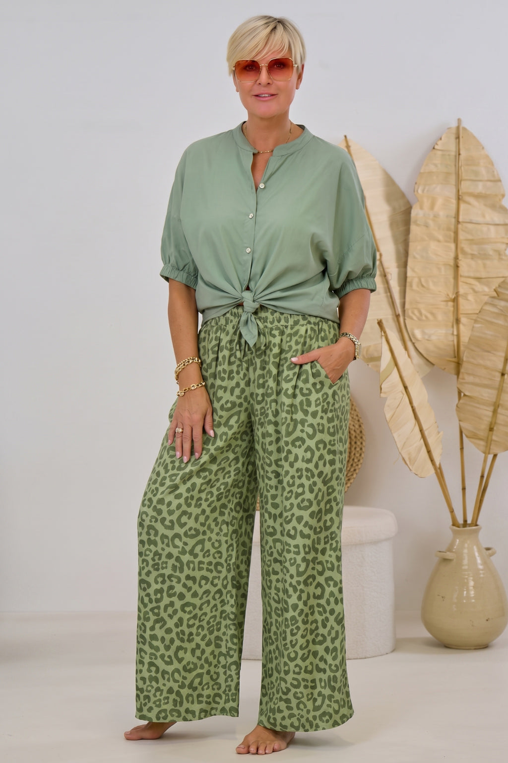 Sommerhose im Leo-Design, grün-khaki