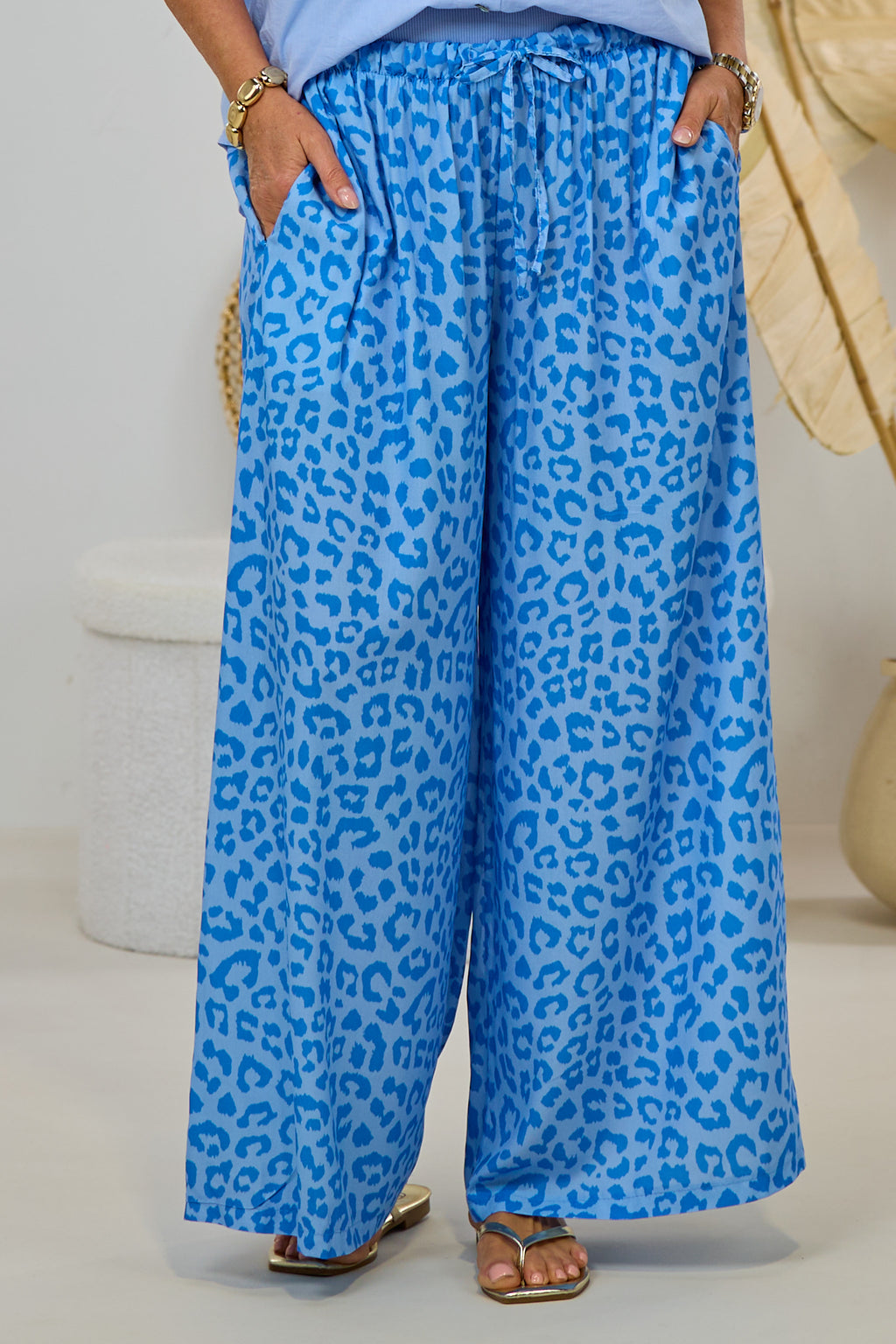Sommerhose im Leo-Design, blau-hellblau