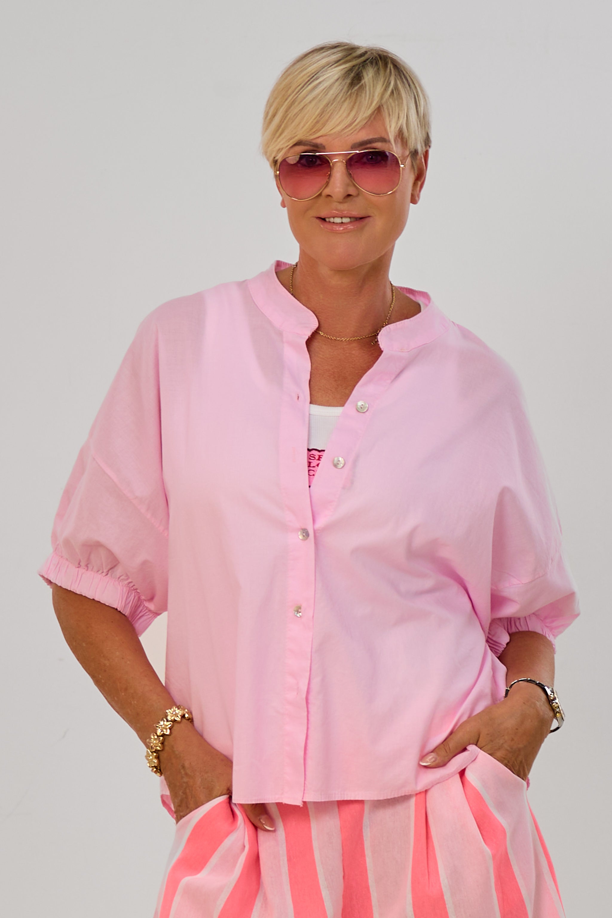 Leichte Bluse mit kurzen Ärmeln, rosa