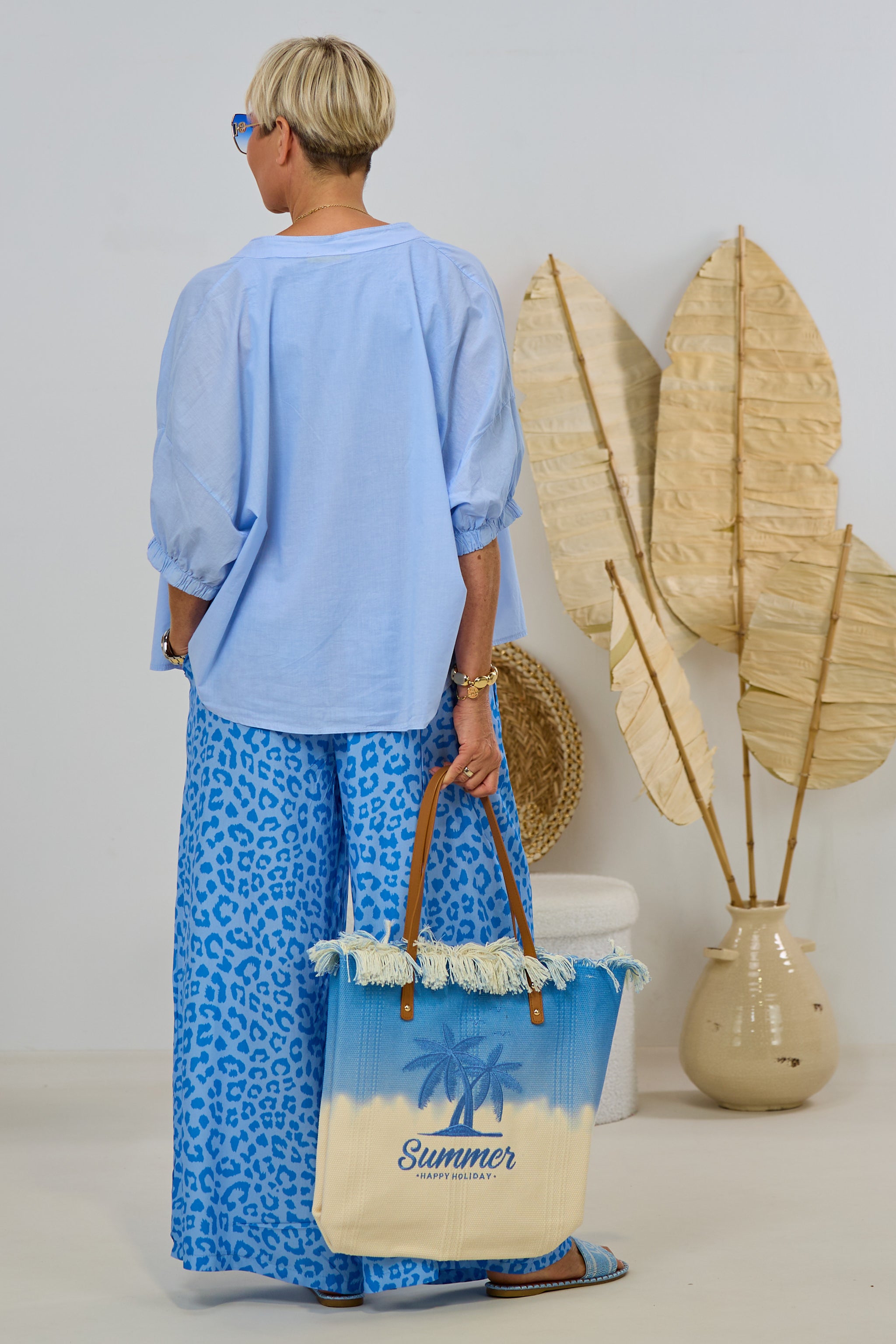 Leichte Bluse mit kurzen Ärmeln, hellblau