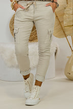 Hose mit Cargo-Taschen im Knitterlook, stein
