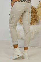 Hose mit Cargo-Taschen im Knitterlook, stein