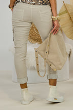 Hose mit Cargo-Taschen im Knitterlook, stein