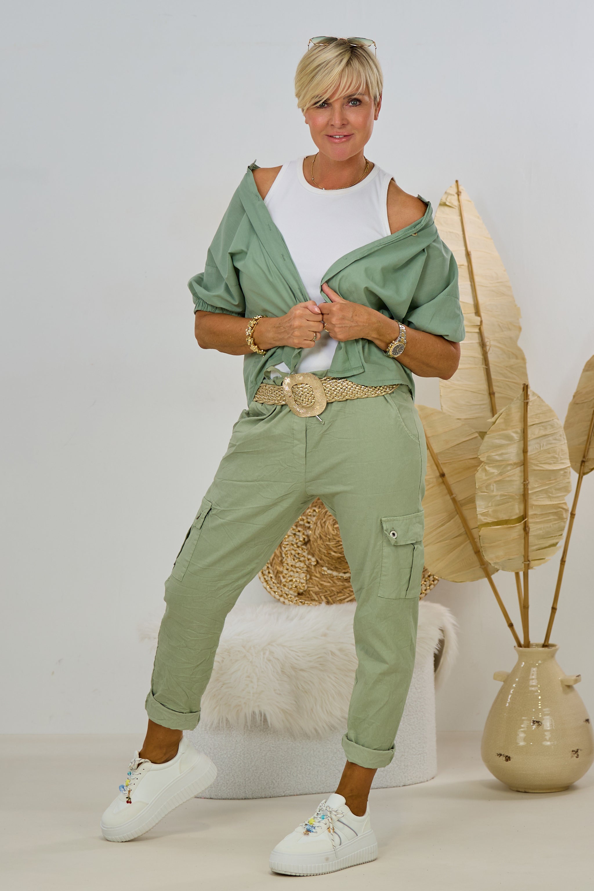 Hose mit Cargo-Taschen im Knitterlook, hell khaki