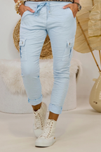 Hose mit Cargo-Taschen im Knitterlook, hellblau