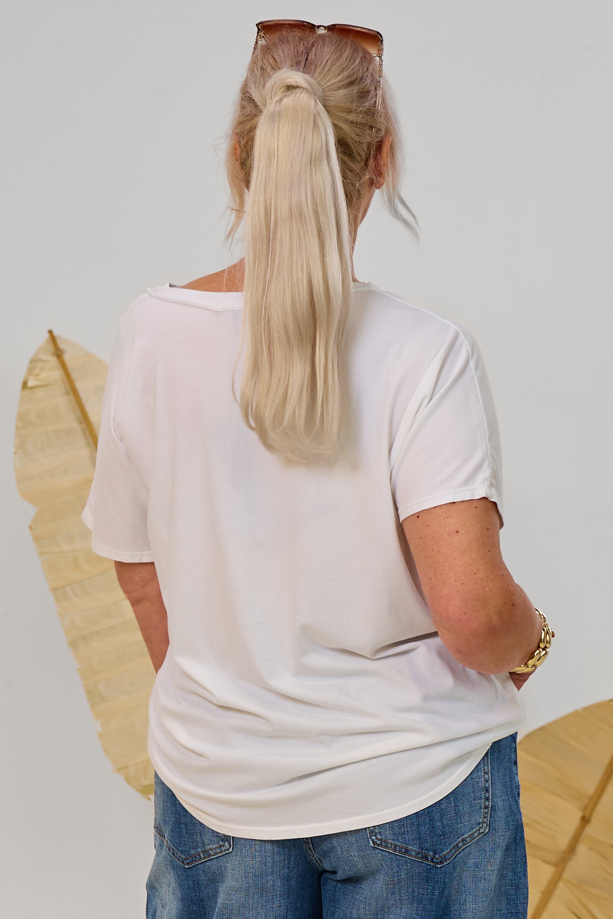T-Shirt mit Strass- und Sneakermotiv, weiß