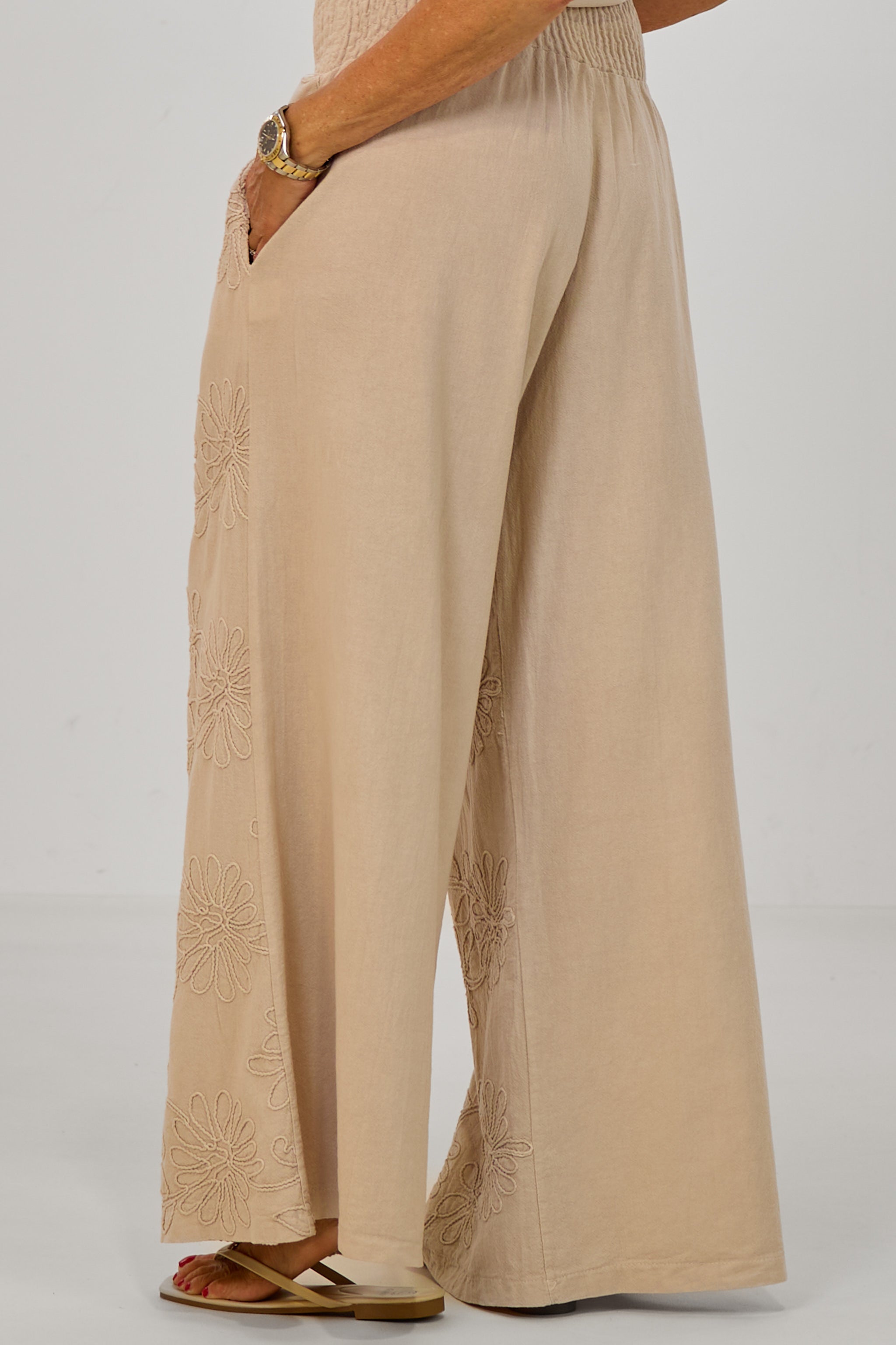 Hosenrock mit gesmoktem Bund, beige
