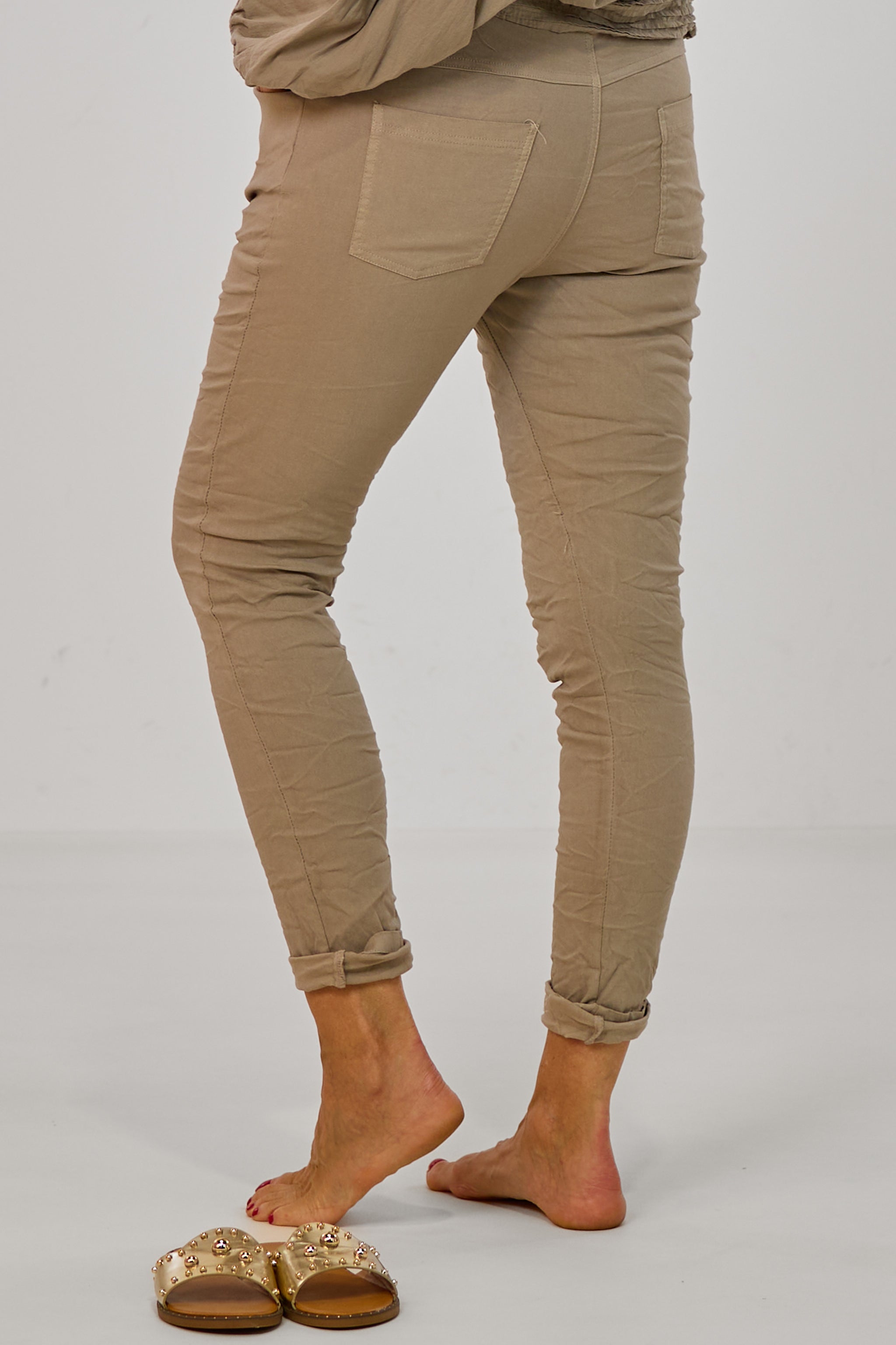 Hose mit elastischem Bund im Knitterlook, stein