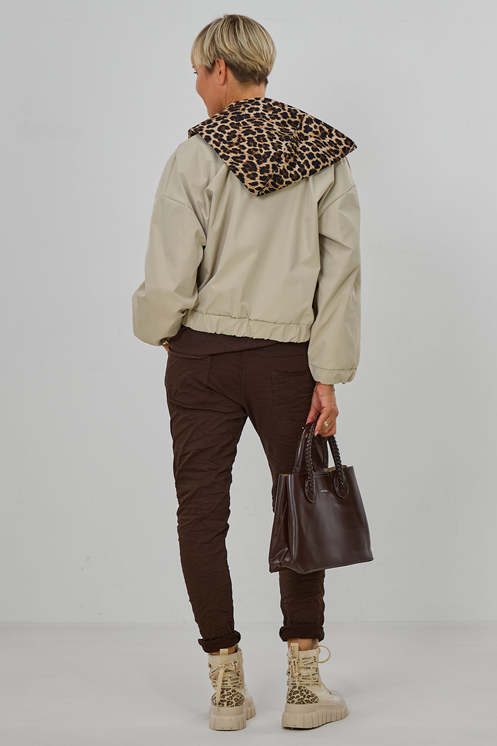 Hose mit elastischem Bund im Knitterlook, schoko