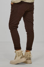 Hose mit elastischem Bund im Knitterlook, schoko