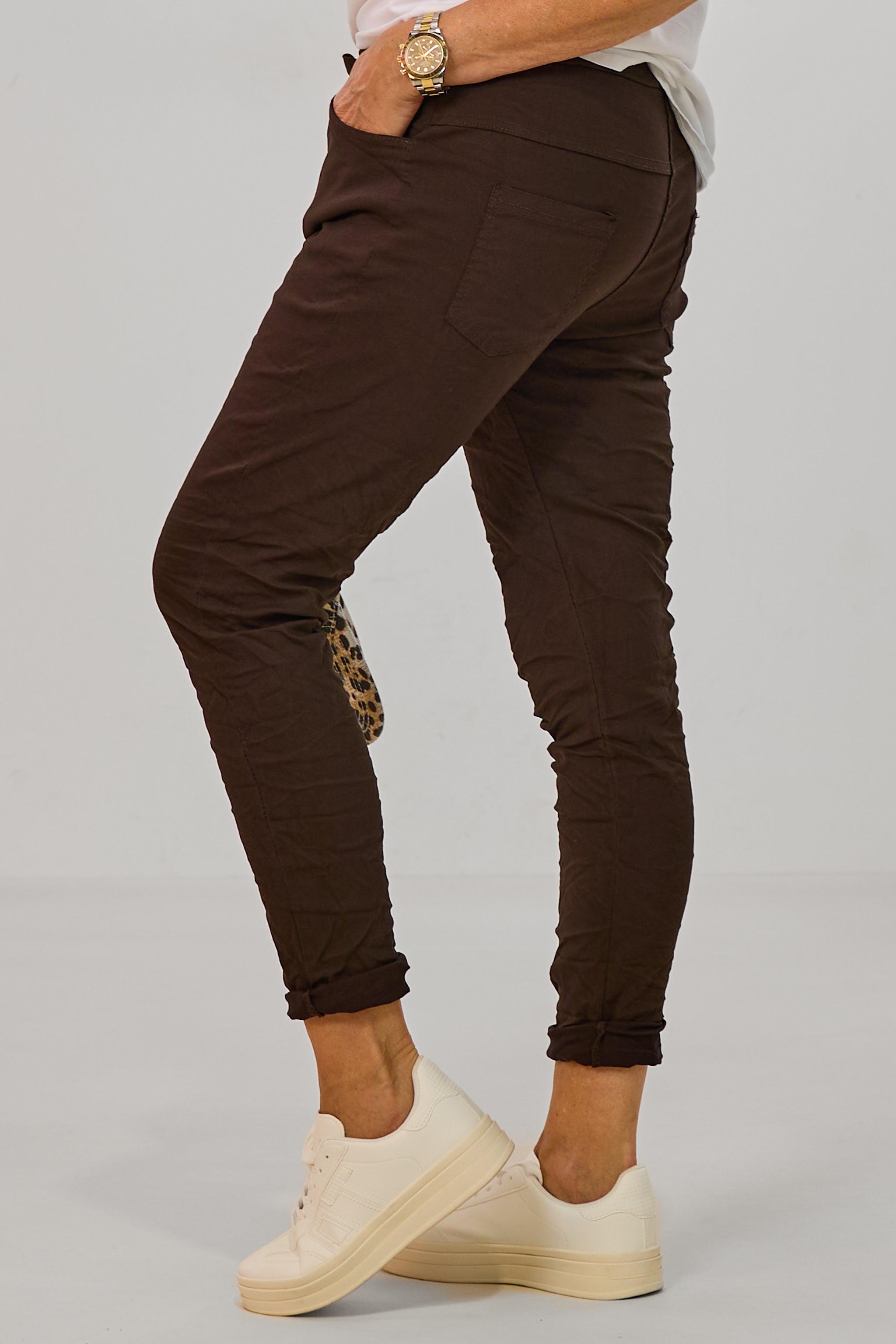 Hose mit elastischem Bund im Knitterlook, braun