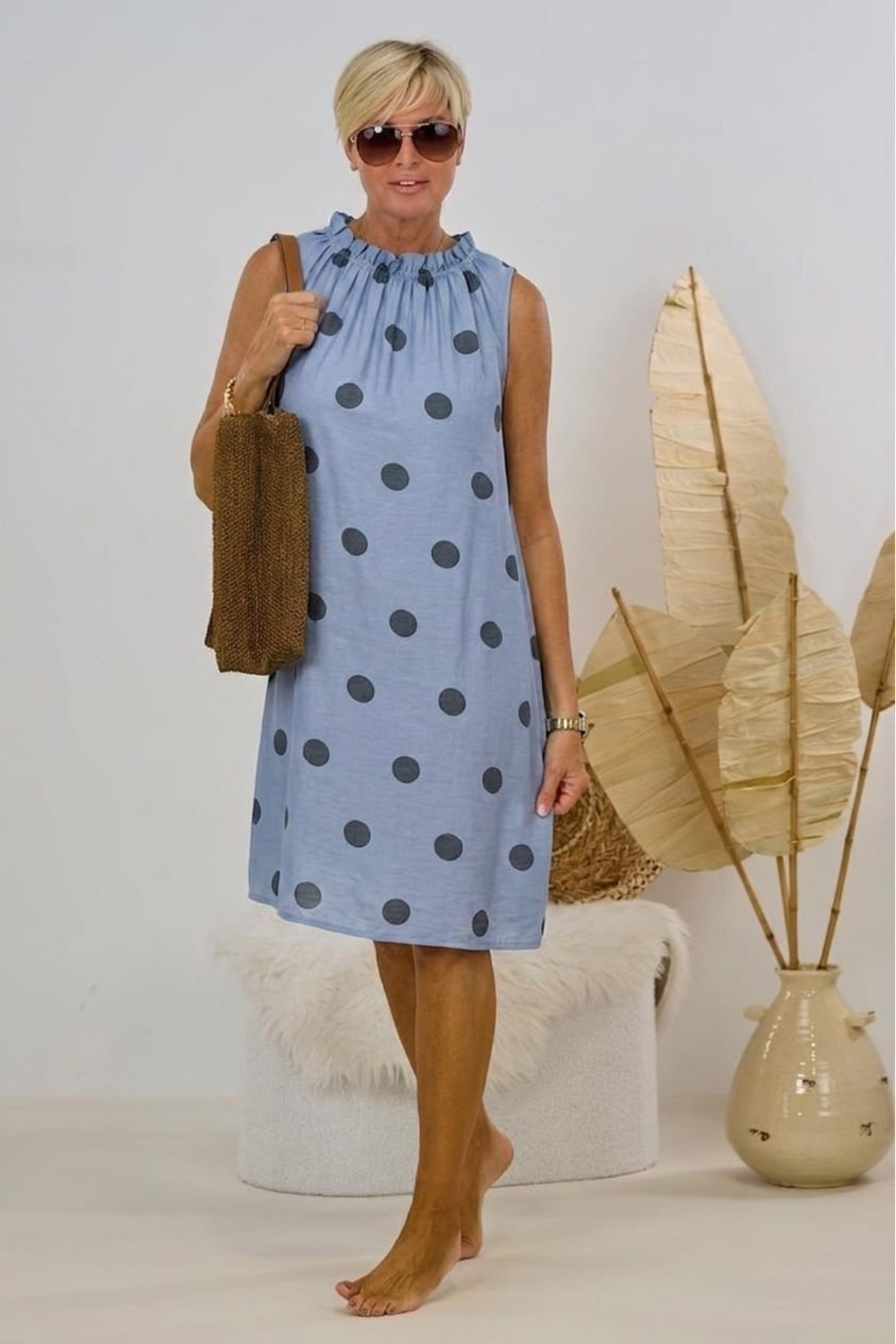 Kleidchen mit Punkten, blau-dunkelblau