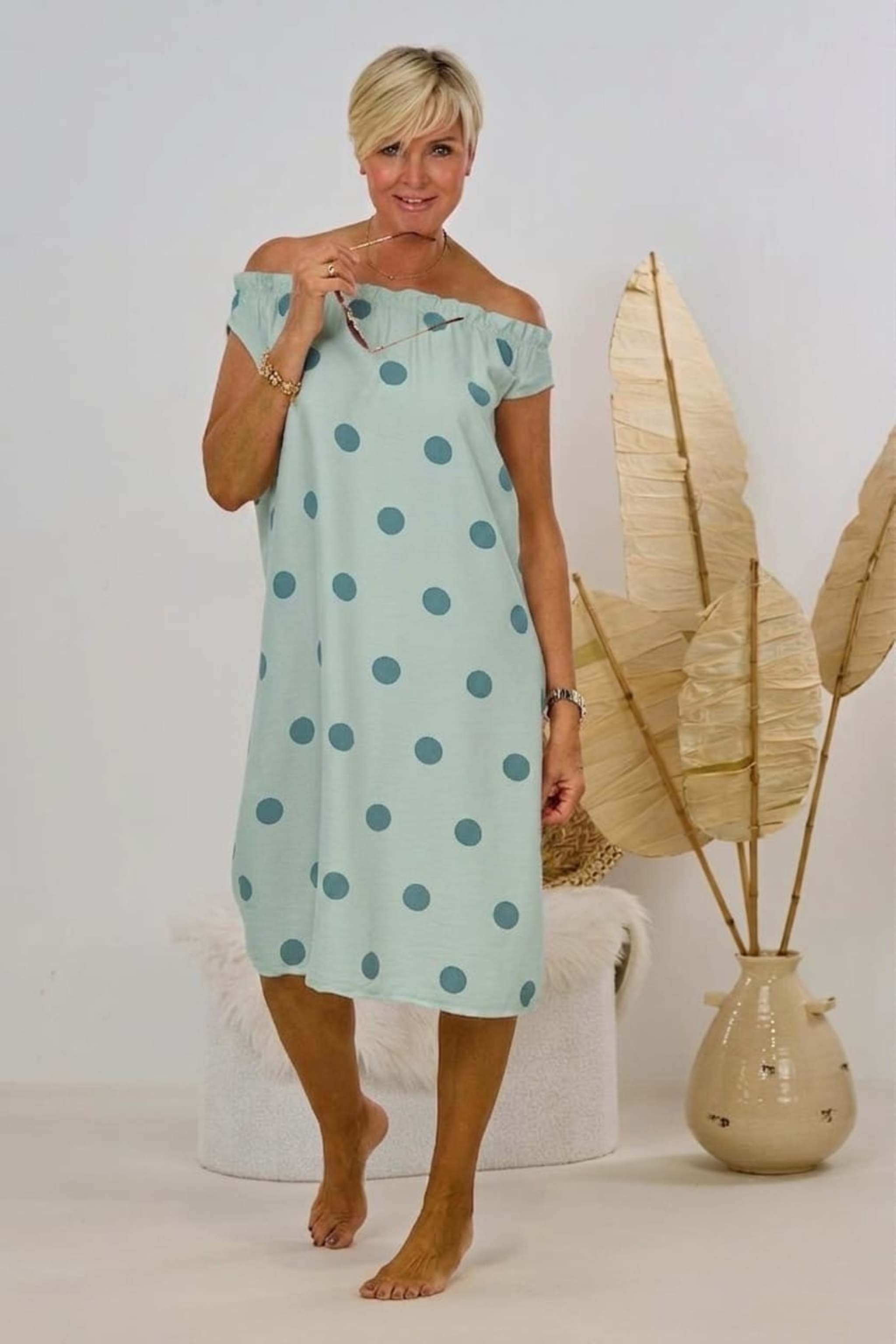 Kleidchen mit Punkten, mint-petrol