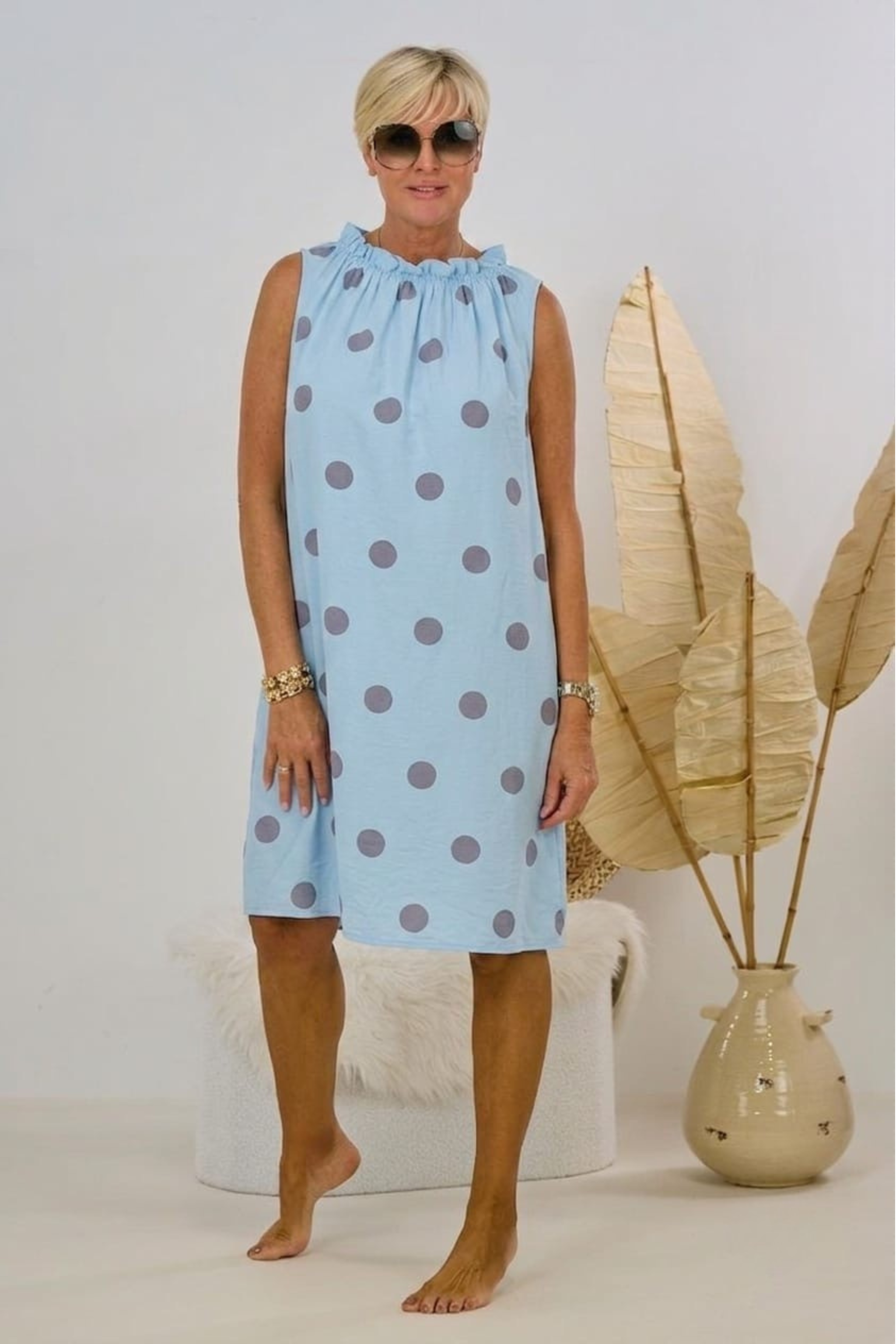 Kleidchen mit Punkten, hellblau-blau