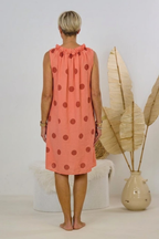 Kleidchen mit Punkten, apricot-beere