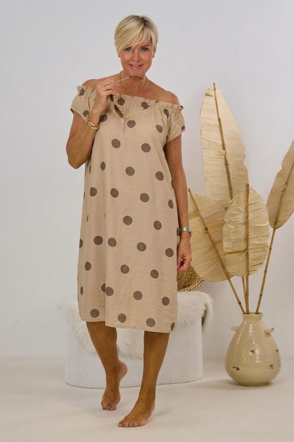 Kleidchen mit Punkten, dunkelbeige-taupe