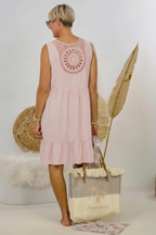 Kleidchen mit besonderem Häkeleinsatz, rosa