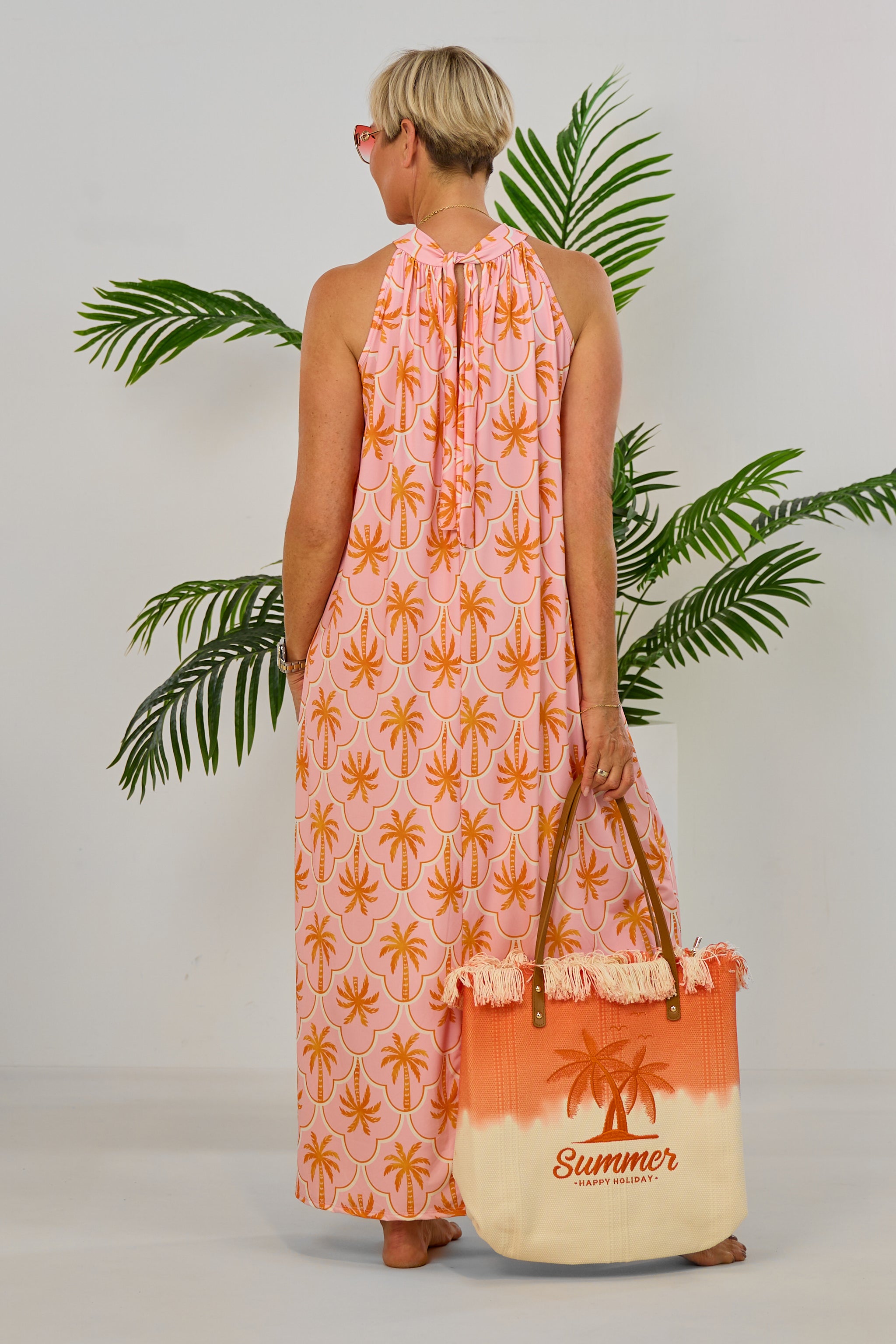 langes Neckholder Kleid mit Palmen, rosa-orange