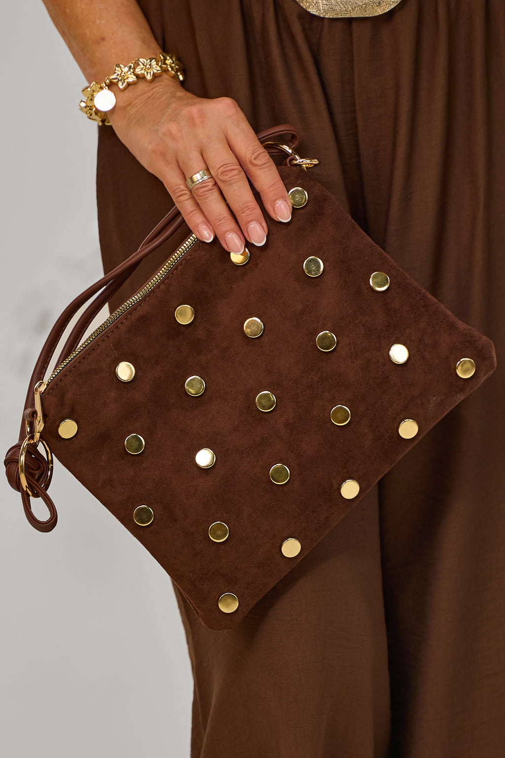 Tasche mit Nieten, dunkelbraun-gold