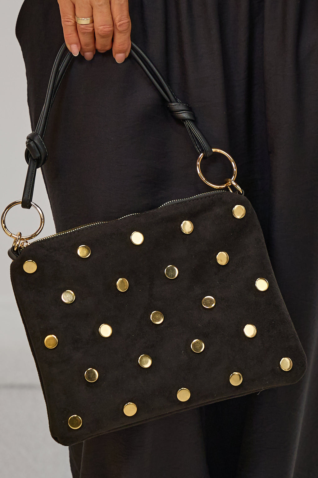 Tasche mit Nieten, schwarz-gold