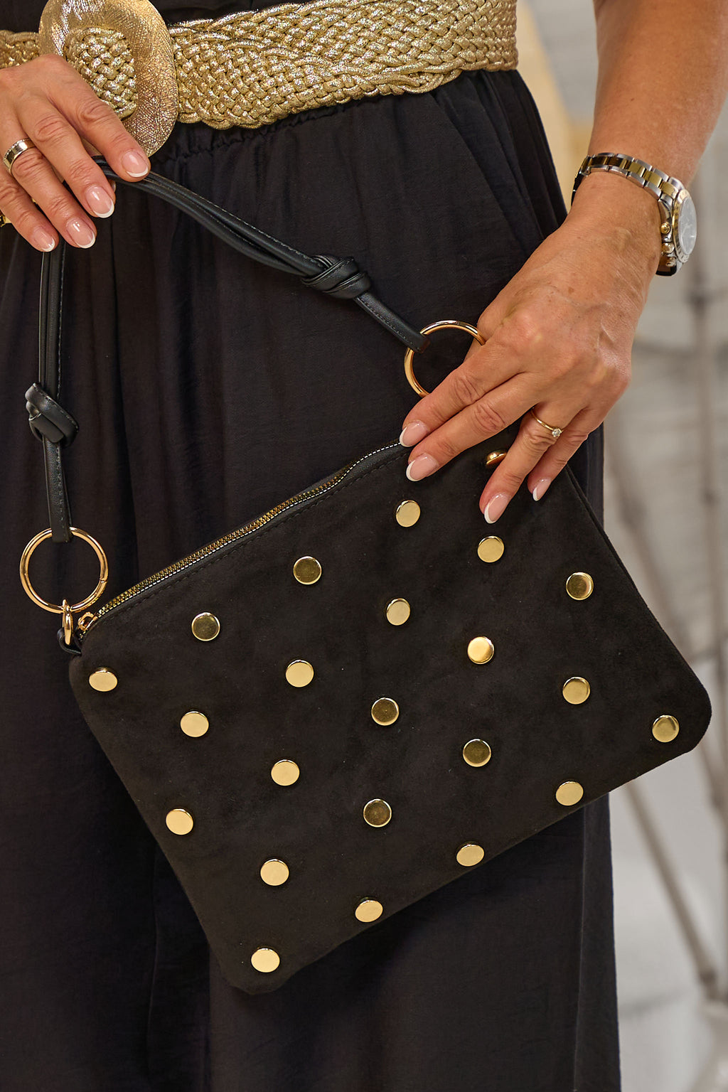Tasche mit Nieten, schwarz-gold