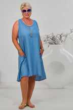 Kleid in Jeansoptik mit kurzen Fransen, hellblau