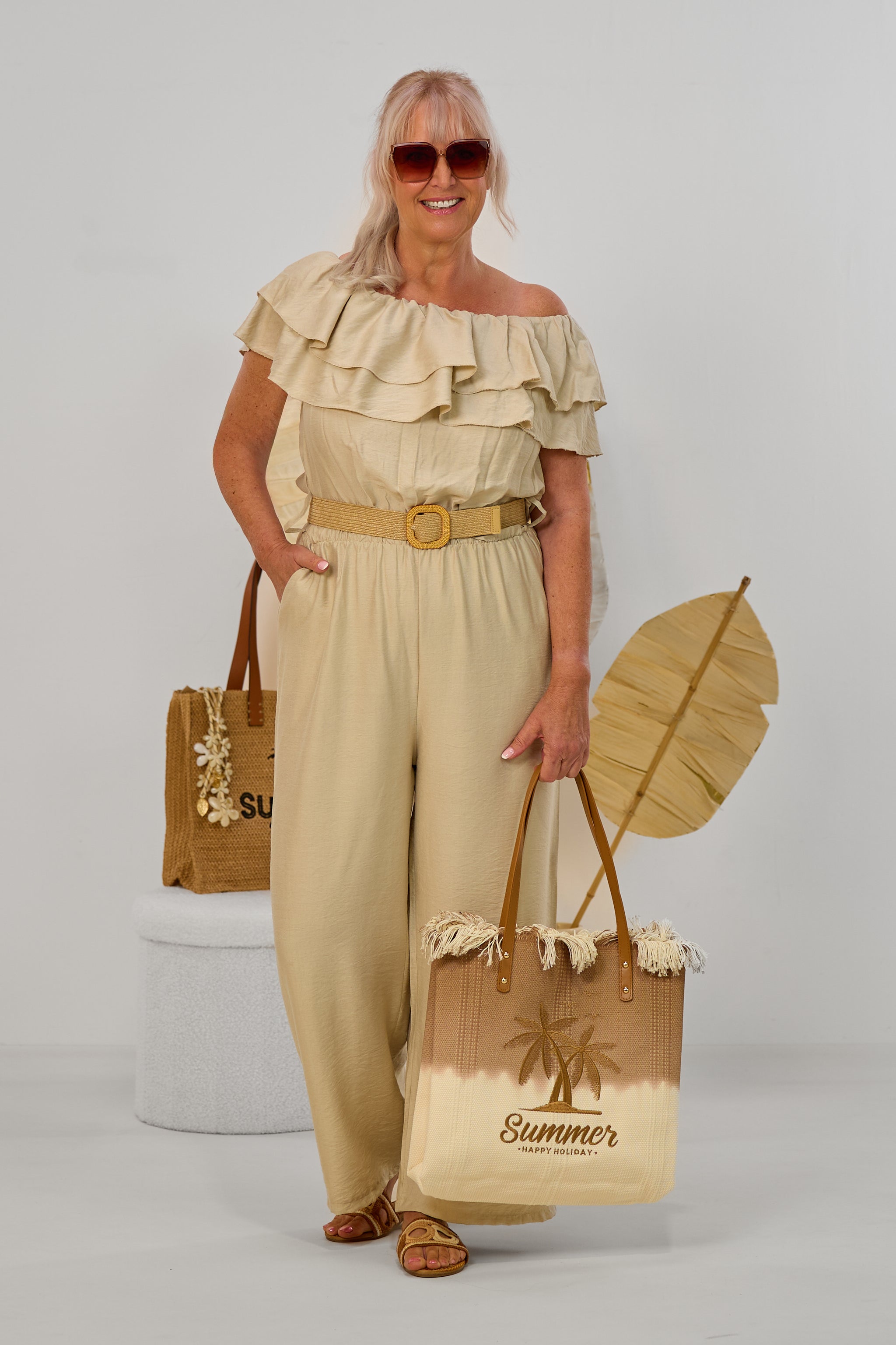 Overall mit elastischem Carmen-Ausschnitt, beige