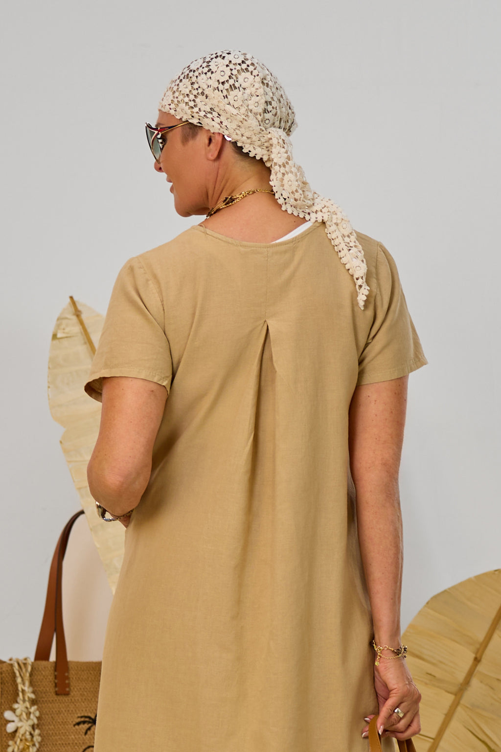 Dreieckstuch aus Spitze, beige