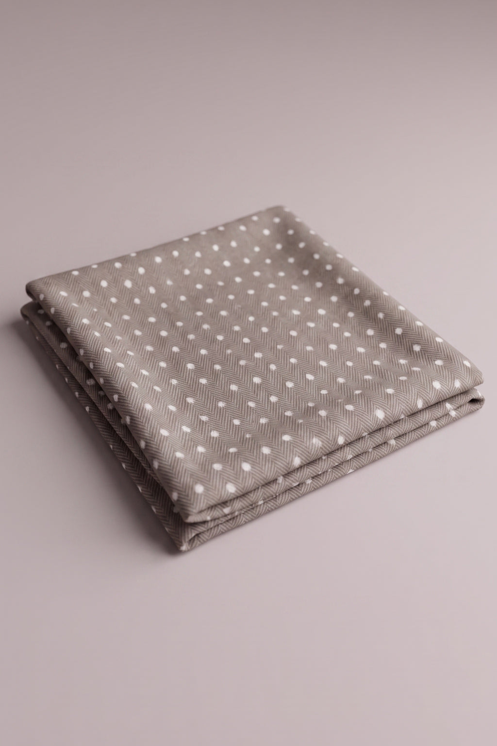 Quadratisches Tuch mit kleinen Punkten,  taupe-ecru