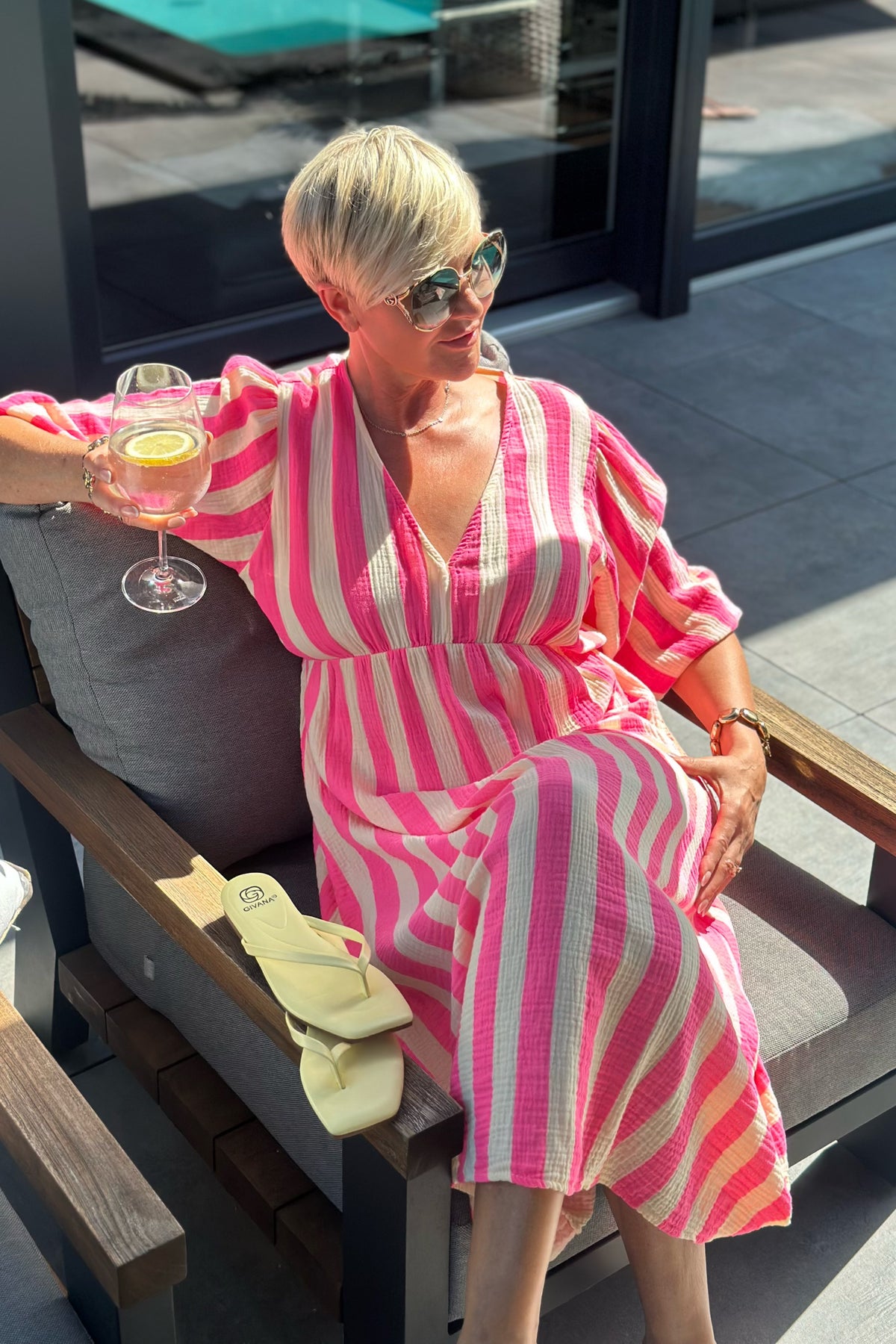 Musselin Kleid mit V-Ausschnitt, pink-gelb