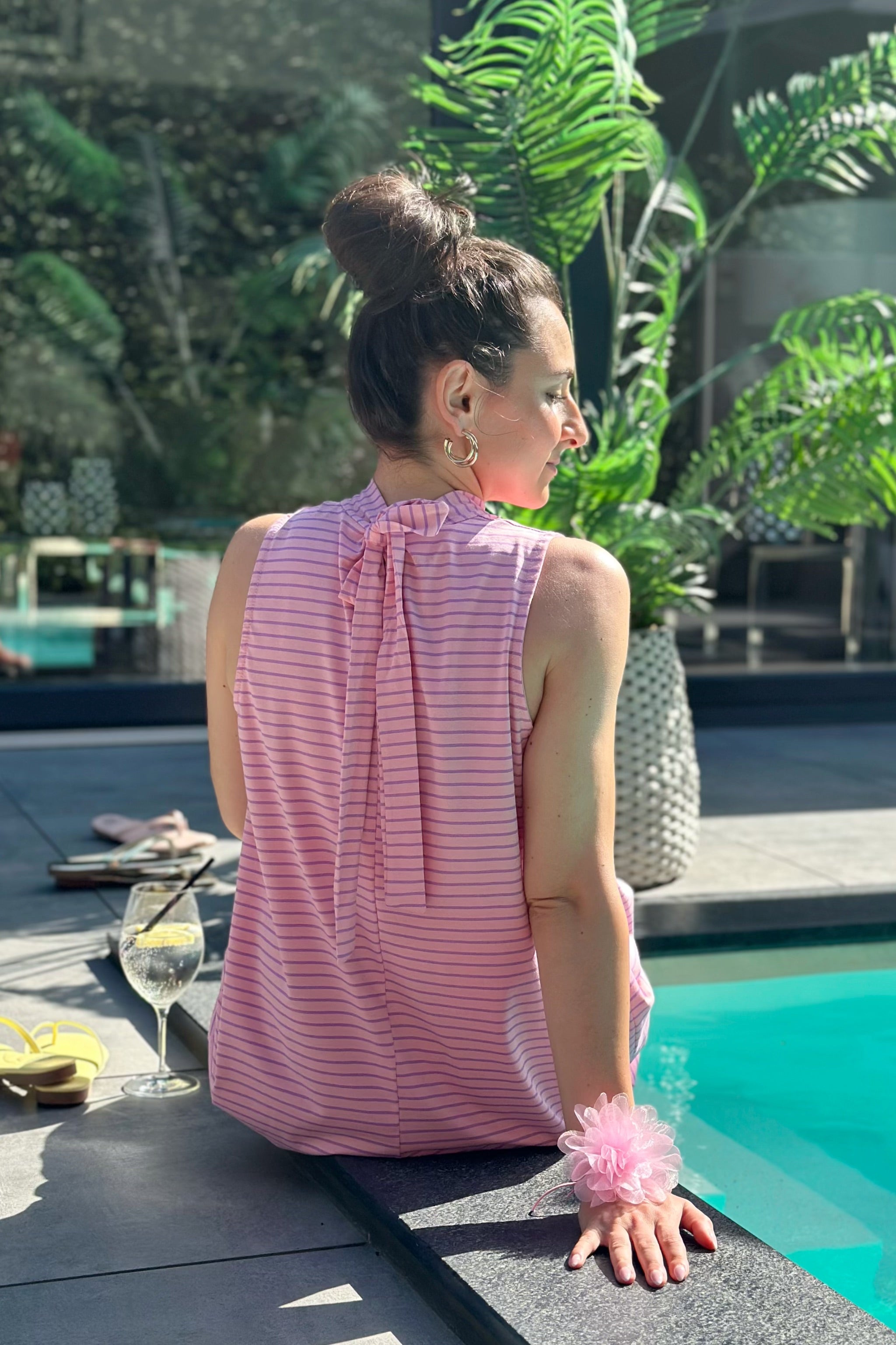 kurzes Neckholder Kleid schmal geringelt, rosa-lila