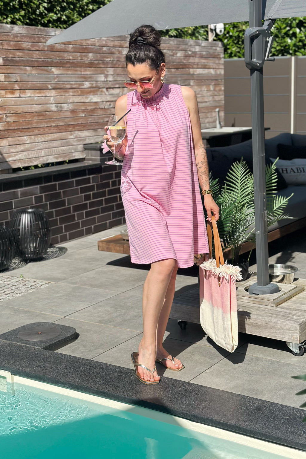 kurzes Neckholder Kleid schmal geringelt, rosa-lila