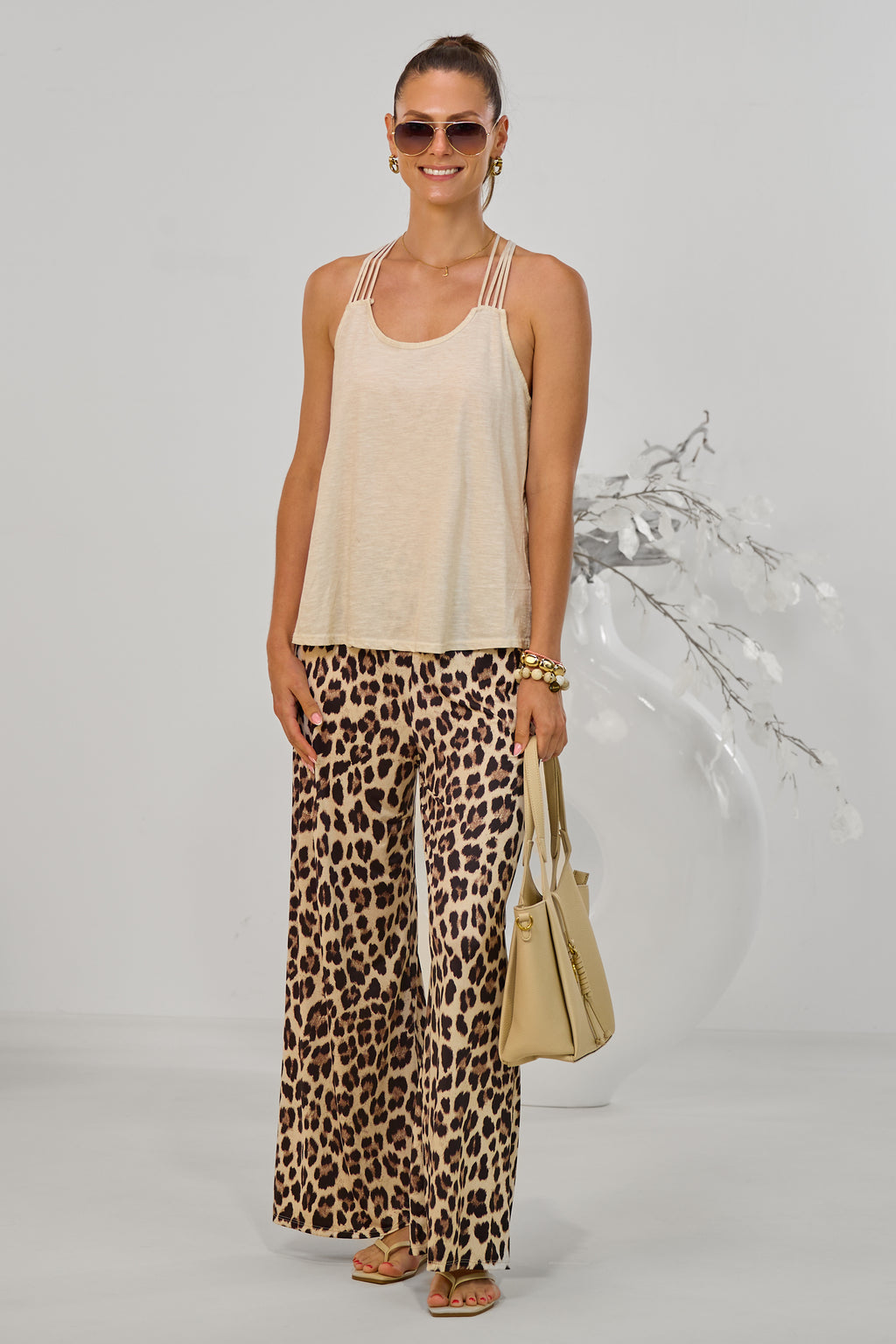 Top mit besonderem Rückenausschnitt, klein, beige