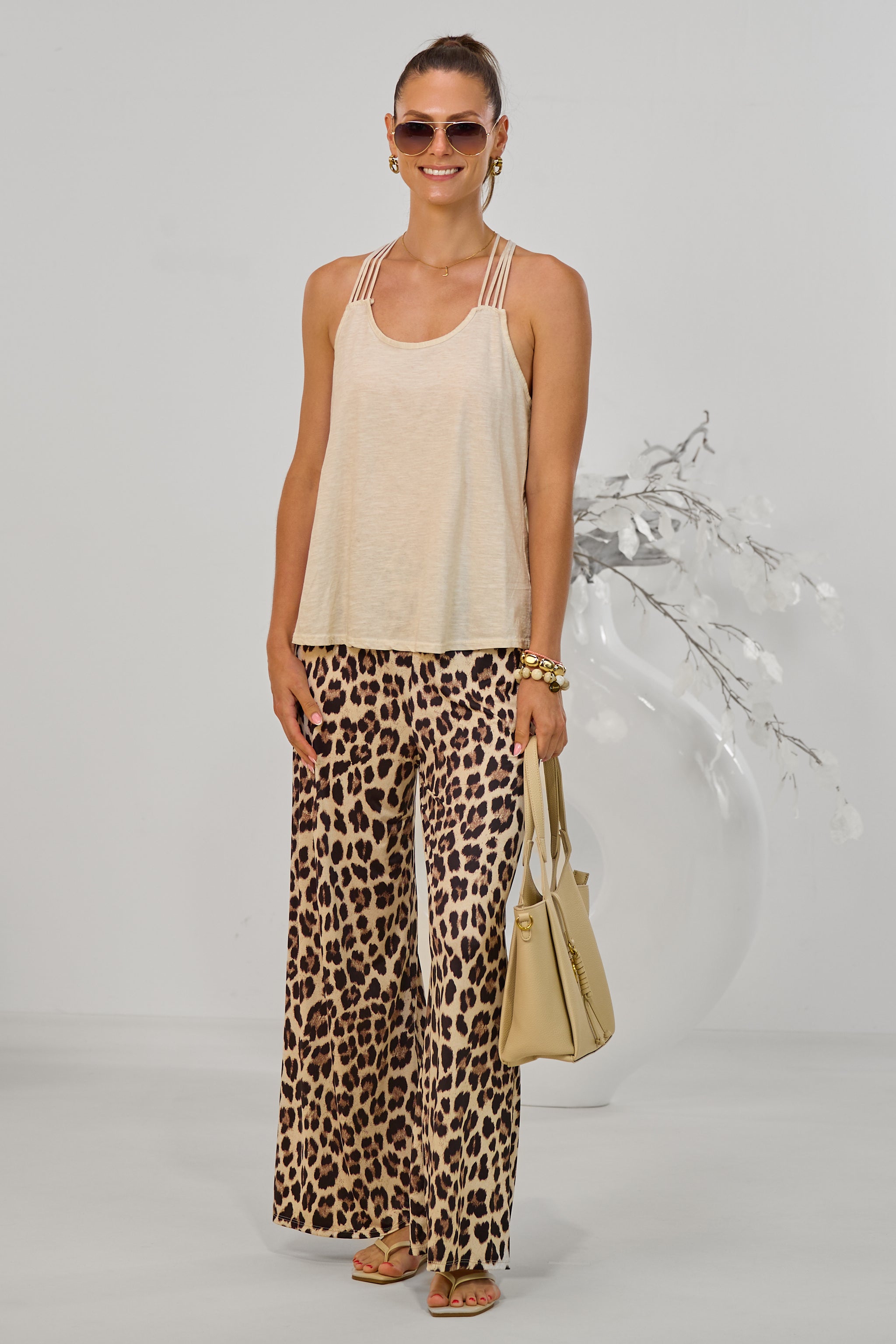 Top mit besonderem Rückenausschnitt, klein, beige