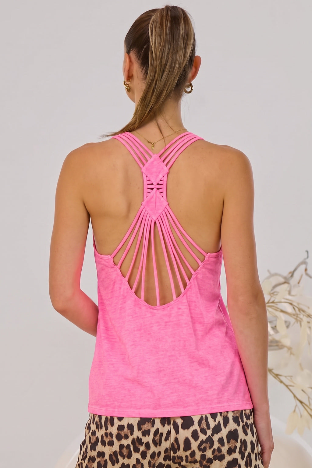 Top mit besonderem Rückenausschnitt, klein, neon pink