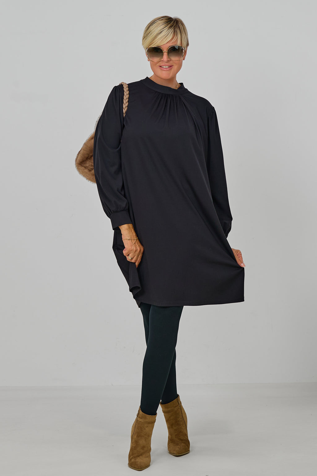 Mini-Neckholder-Kleid, schwarz