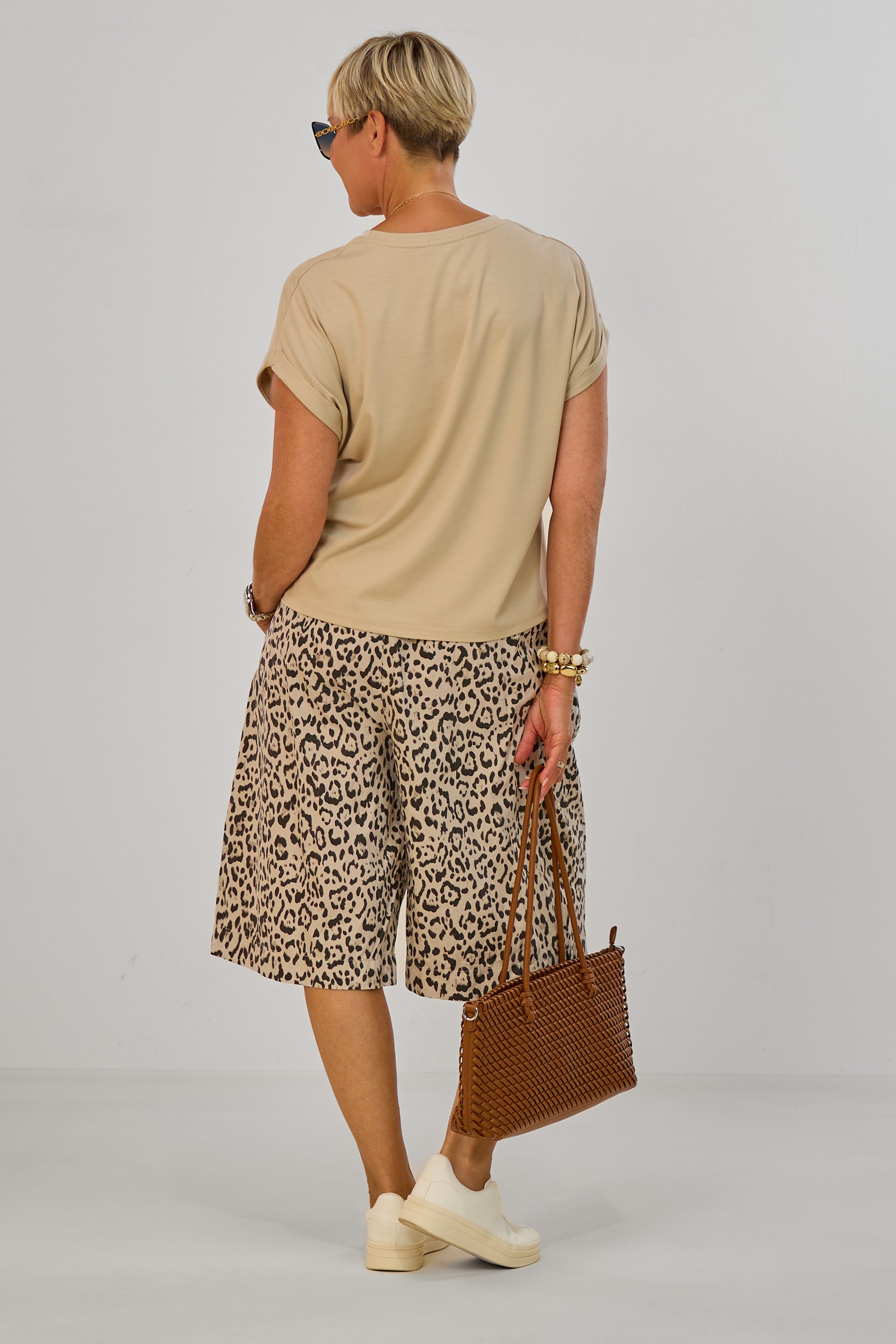Kurzarm Shirt mit aufgesticktem "Belle", beige