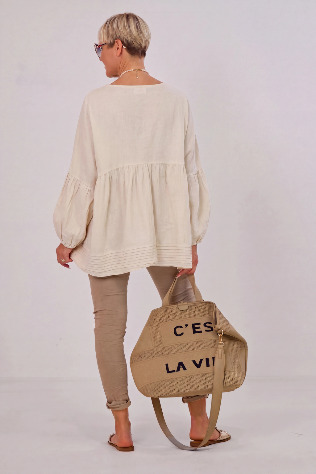 luftige Bluse mit V-Ausschnitt und langen Ärmeln, beige