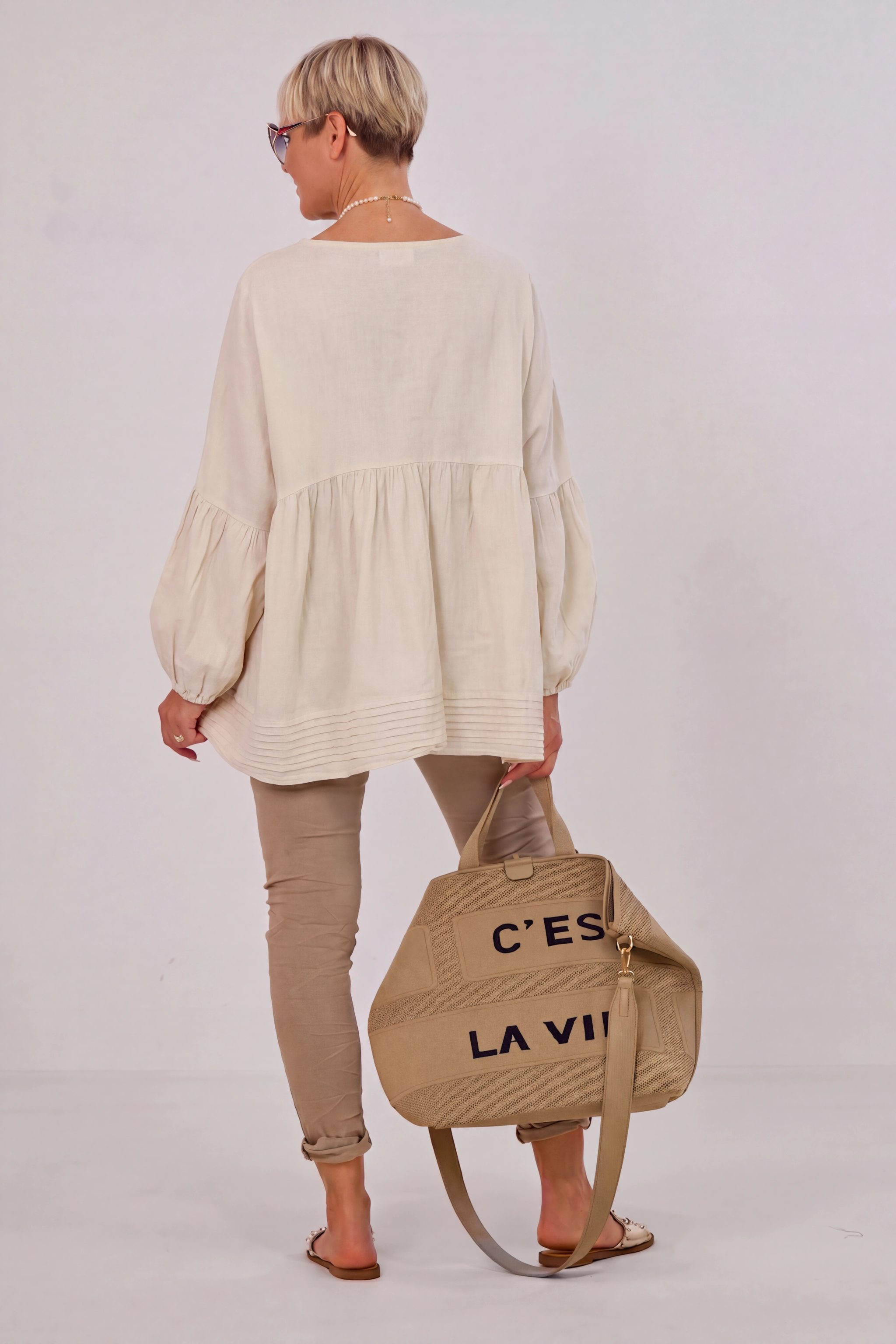 luftige Bluse mit V-Ausschnitt und langen Ärmeln, beige