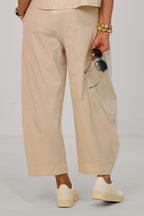 Leichte Hose mit Bundfalten, beige