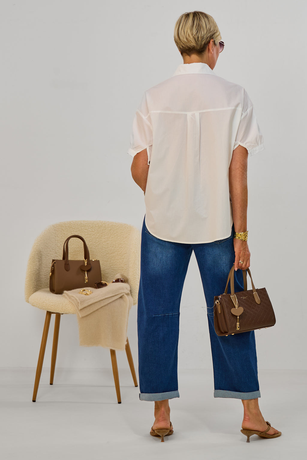 weite Bluse mit asymmetrischen Taschen, weiß