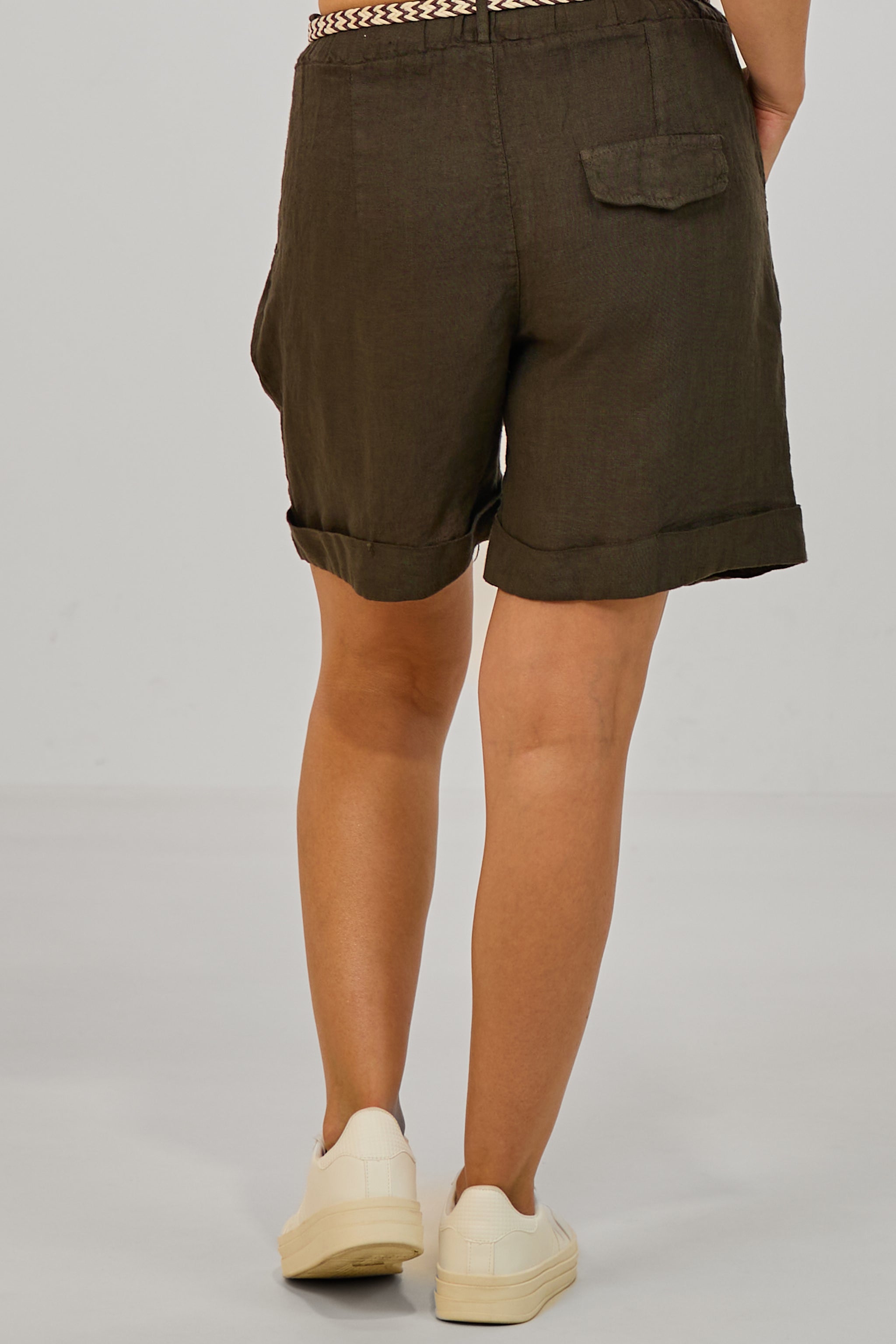 Leinen Shorts mit geflochtenem Gürtel, schokobraun