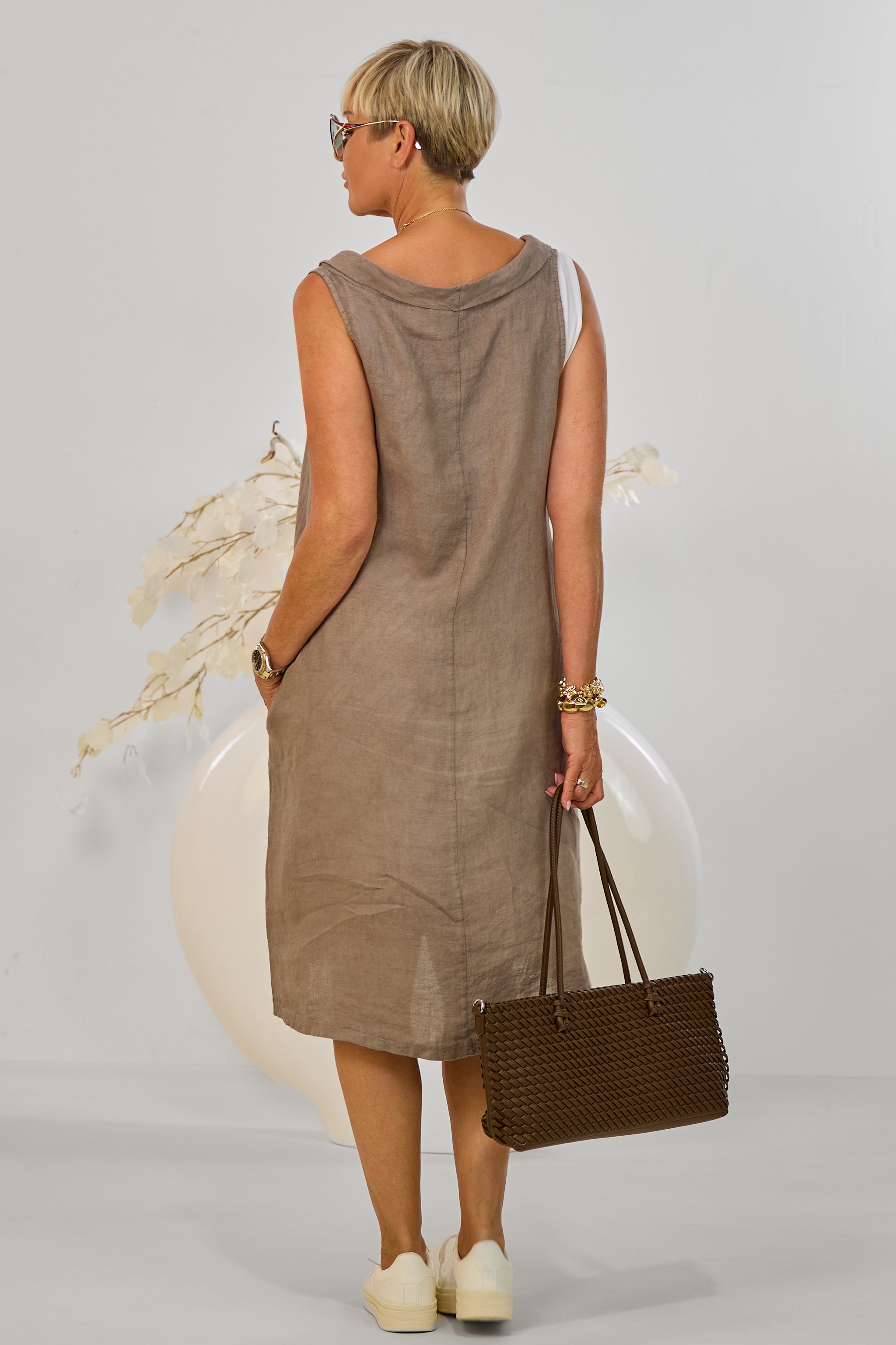 Leinen Kleidchen mit weitem Ausschnitt, taupe