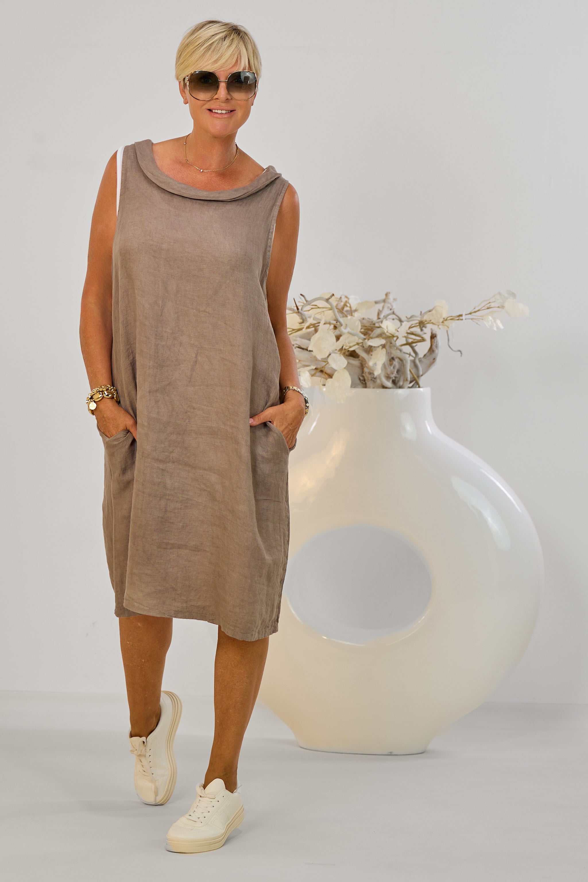 Leinen Kleidchen mit weitem Ausschnitt, taupe