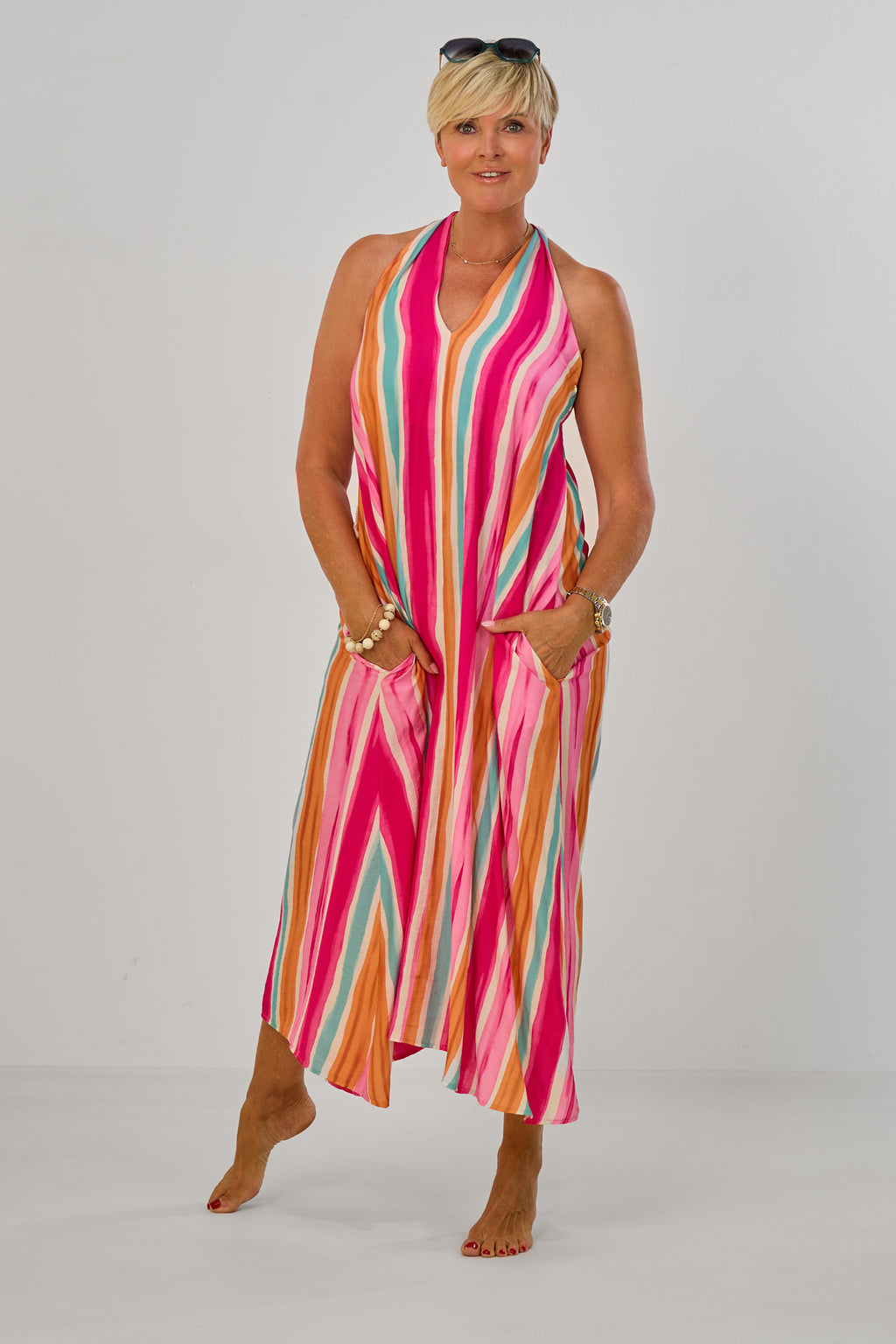 Langes Kleid mit besonderen Trägern, pink-bunt