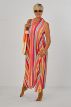 Langes Kleid mit besonderen Trägern, lachs-bunt